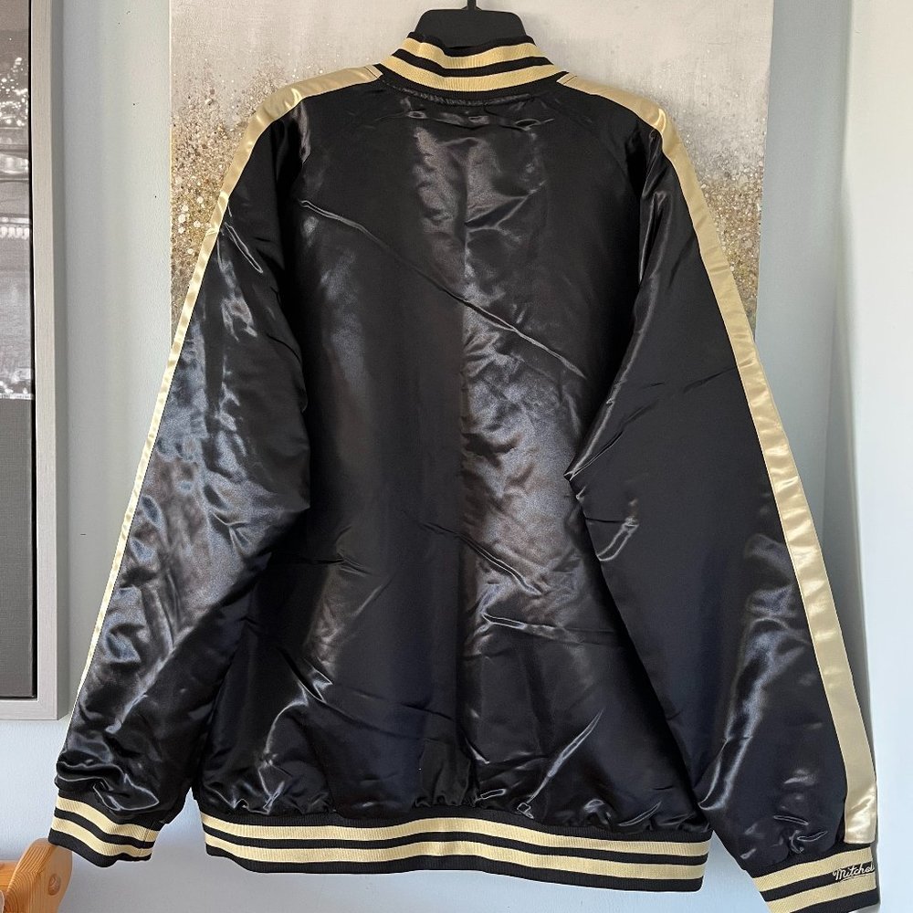 Mitchell & Ness Hardwood Classics Toronto Raptors Jacket (NWT) - Picture 2 of 15